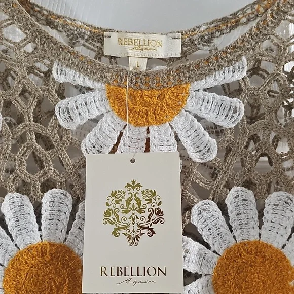 Rebellion Floral Crochet Blouse in Brown and White with Daisys. - Picture 3 of 5